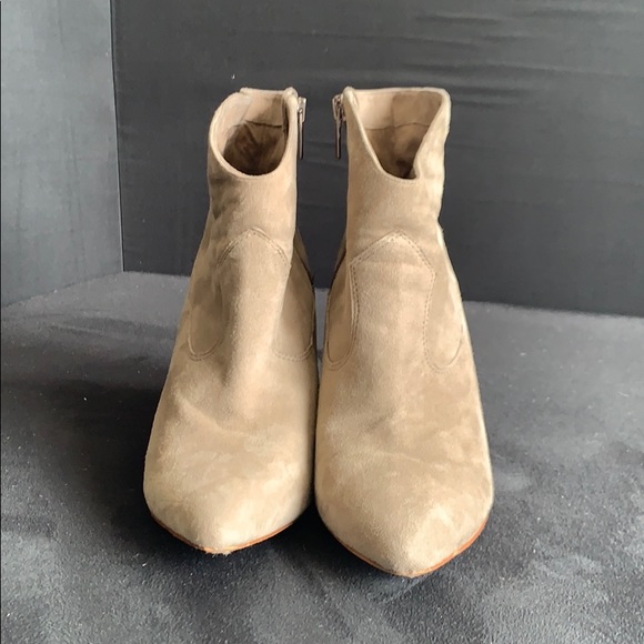 Vince Camuto suede ankle boots. 8.5 - Picture 3 of 9